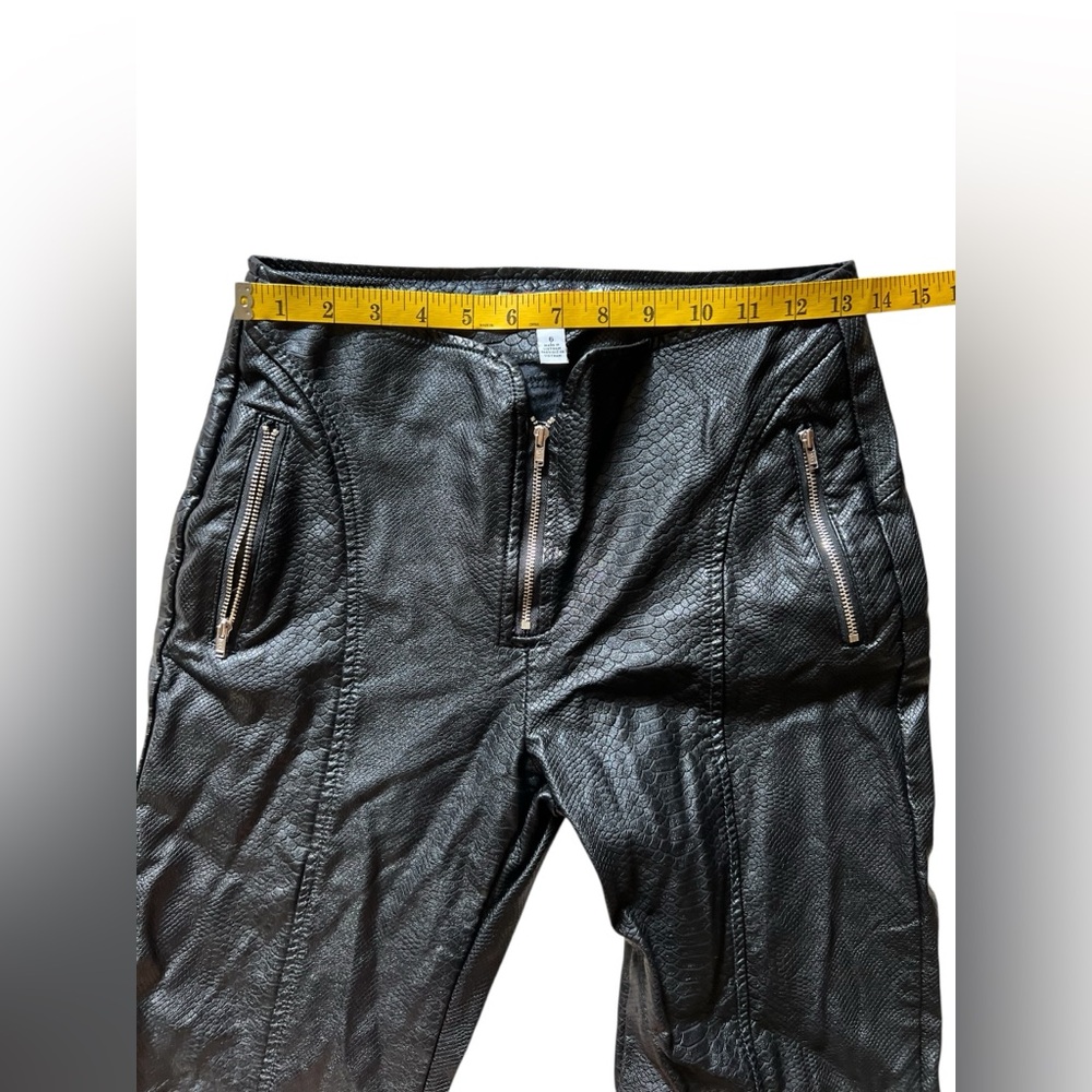 UO Urban Outfitters Alexa Faux Leather Moto Pants Size 6 - Picture 13 of 15